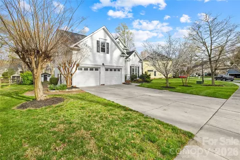 8312 Forest Shadow Cir, Cornelius, NC 28031 photo 2