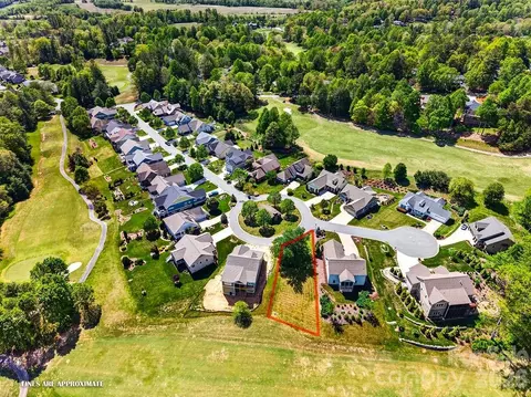 156 Triple Fairways Dr, Hendersonville, NC 28739