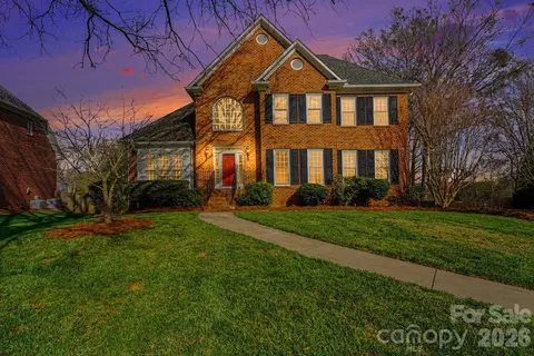 196 Oakmont Dr, Advance, NC 27006