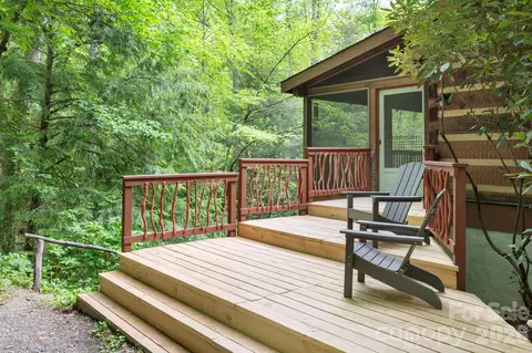 14 Weeping Cherry Forest Rd, Fairview, NC 28730