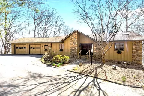 1105 High Vista Dr, Mills River, NC 28759