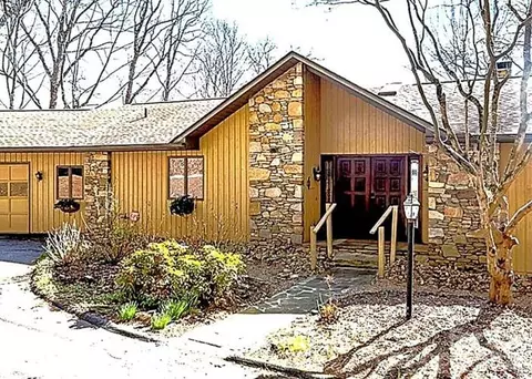 1105 High Vista Dr, Mills River, NC 28759