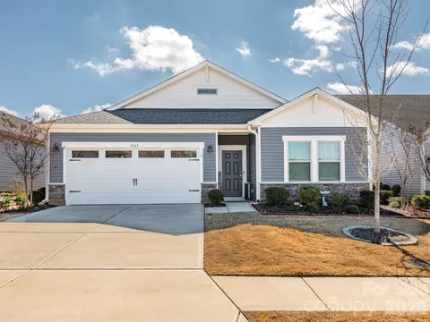9317 Dunwich Dr, Gastonia, NC 28056