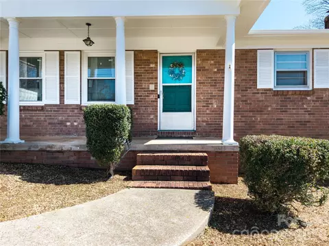 Exterior - 286 Valley Rd, Hickory, NC 28601 photo 2 of 3