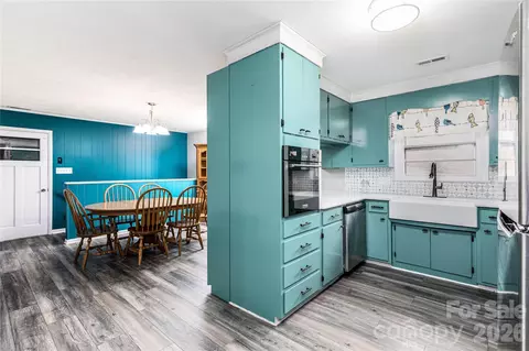 Kitchen - 286 Valley Rd, Hickory, NC 28601 photo 2 of 3