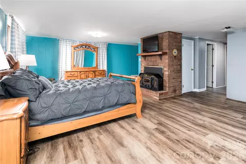 Bedroom - 286 Valley Rd, Hickory, NC 28601 photo 6 of 7