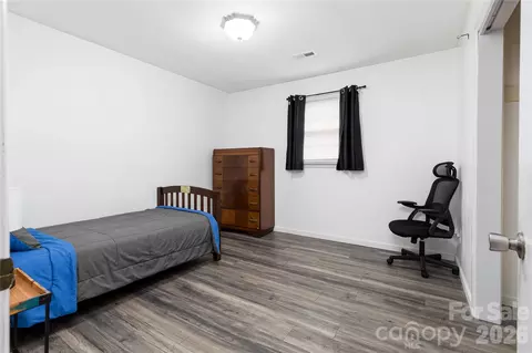 Bedroom - 286 Valley Rd, Hickory, NC 28601 photo 3 of 7