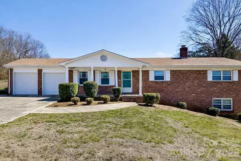 Exterior - 286 Valley Rd, Hickory, NC 28601 photo 3 of 3