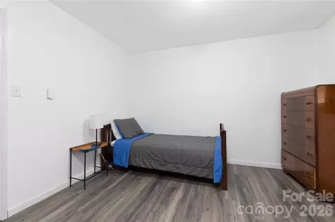 Bedroom - 286 Valley Rd, Hickory, NC 28601 photo 4 of 7