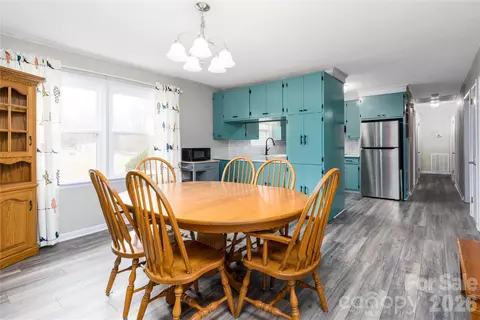 Dining - 286 Valley Rd, Hickory, NC 28601 photo 1 of 1