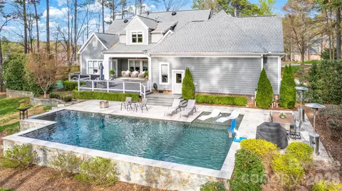 141 Stonewall Beach Ln, Mooresville, NC 28117