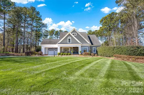 141 Stonewall Beach Ln, Mooresville, NC 28117