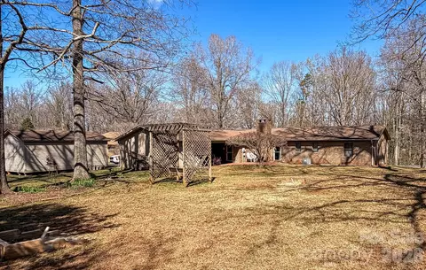 Exterior - 1017 3rd Nw Ave NW, Conover, NC 28613 photo 7 of 8