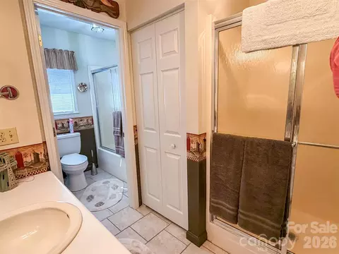 Bath - 1017 3rd Nw Ave NW, Conover, NC 28613 photo 4 of 6