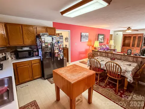 Kitchen - 1017 3rd Nw Ave NW, Conover, NC 28613 photo 4 of 5