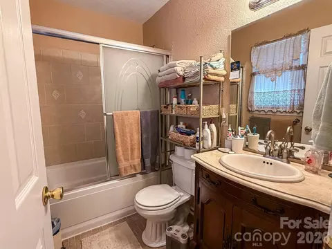 Bath - 1017 3rd Nw Ave NW, Conover, NC 28613 photo 1 of 6
