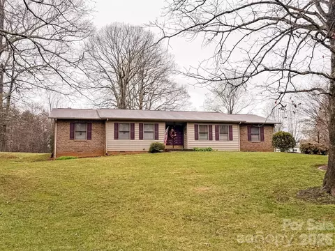 Exterior - 1017 3rd Nw Ave NW, Conover, NC 28613 photo 6 of 8