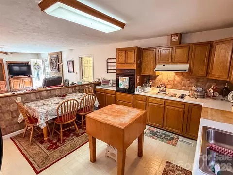Kitchen - 1017 3rd Nw Ave NW, Conover, NC 28613 photo 3 of 5