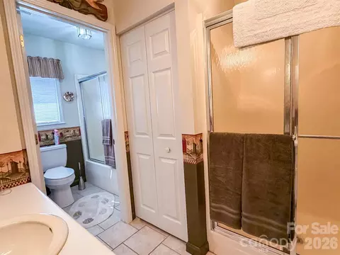 Bath - 1017 3rd Nw Ave NW, Conover, NC 28613 photo 5 of 6