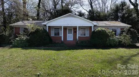 308 E Concord St, Morganton, NC 28655