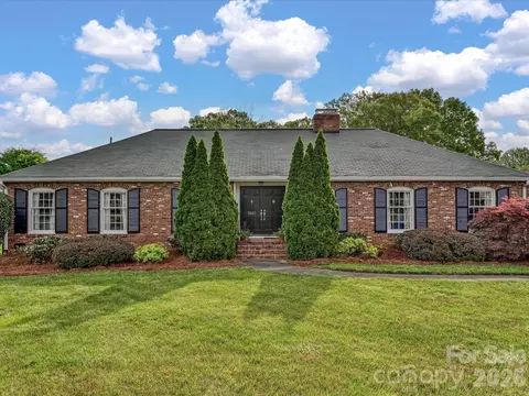 3927 Barclay Downs Dr, Charlotte, NC 28209