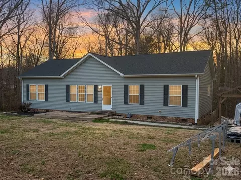 3233 Alamo Dr, Trinity, NC 27370