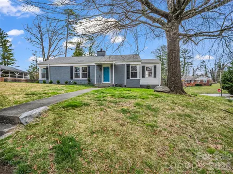 1038 Sylvan Blvd, Hendersonville, NC 28791