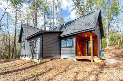 261 Maga Ln, Brevard, NC 28712
