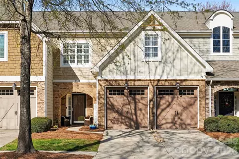 8432 Loxton Cir, Charlotte, NC 28214