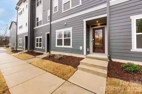 6012 Pivot Ct, Charlotte, NC 28205