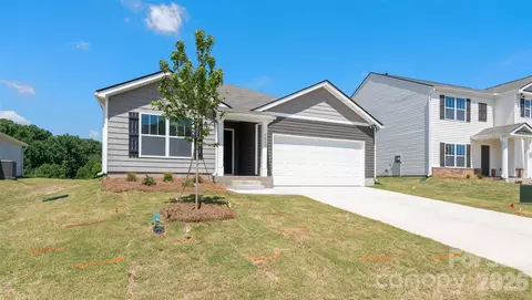 93 Creekwalk Ln, Waynesville, NC 28785
