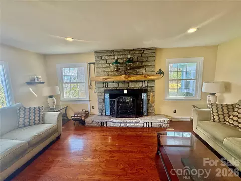 Living - 126 Ridgeview Rd, Spruce Pine, NC 28777 photo 2 of 6