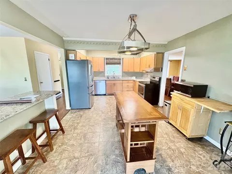 Kitchen - 126 Ridgeview Rd, Spruce Pine, NC 28777 photo 2 of 2