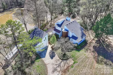 13730 Capriole Ln, Matthews, NC 28105