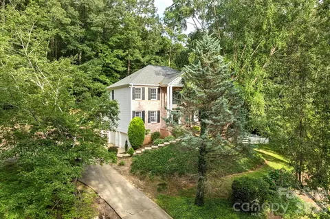 314 Sweetwater Hills Dr, Hendersonville, NC 28791