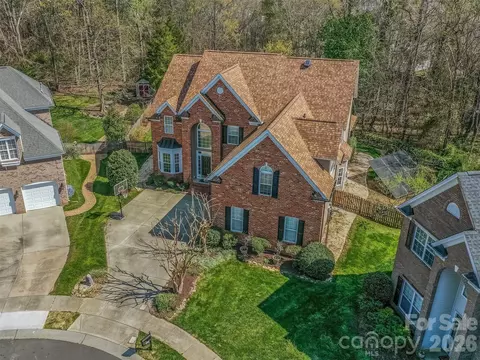 12103 Crescent Run Ct, Charlotte, NC 28277
