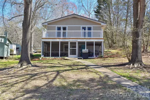 320 Pinehaven Dr, Badin Lake, NC 28127