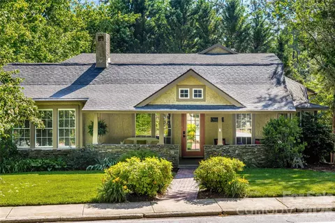 672 Blythe St, Hendersonville, NC 28739