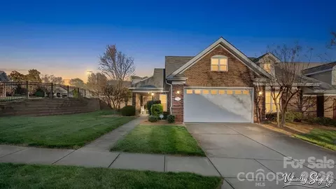 2820 Summer Valley Ct, Charlotte, NC 28269