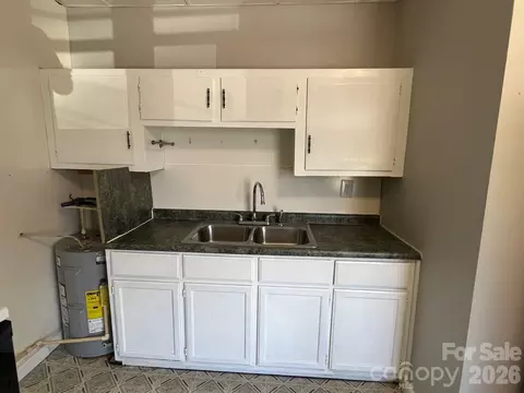 Kitchen - 524 Baldwin Ave, Marion, NC 28752 photo 3 of 3