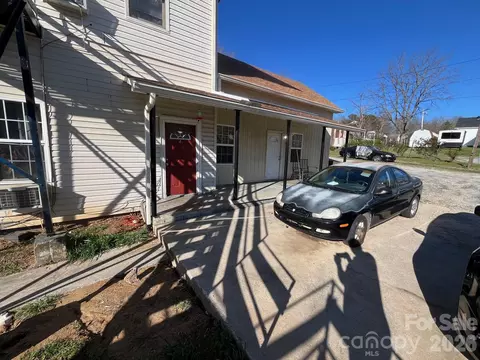 Exterior - 524 Baldwin Ave, Marion, NC 28752 photo 7 of 9