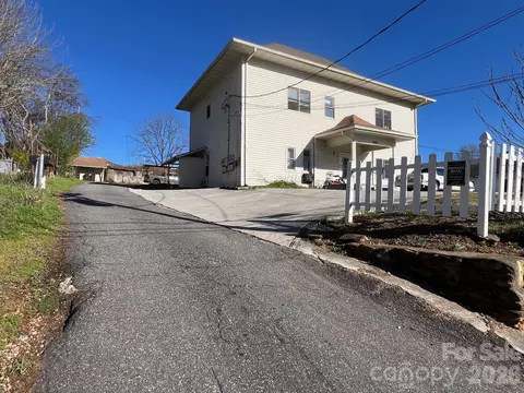 Exterior - 524 Baldwin Ave, Marion, NC 28752 photo 5 of 9