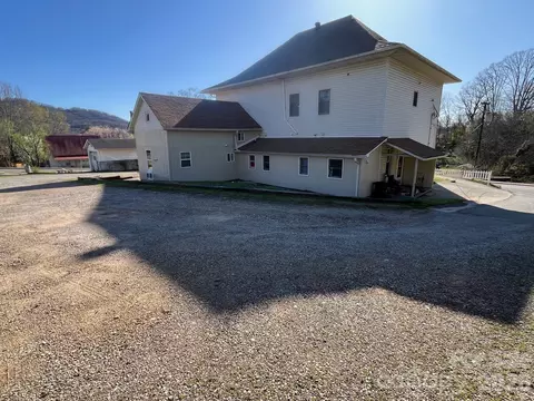 Exterior - 524 Baldwin Ave, Marion, NC 28752 photo 3 of 9