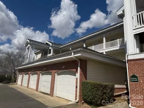 8913 Meadow Vista Rd, Charlotte, NC 28213
