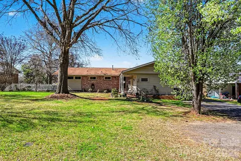 Exterior - 1107 Crestfield Dr, Lancaster, SC 29720 photo 6 of 9