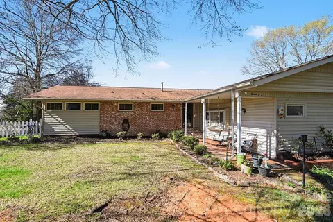 1107 Crestfield Dr, Lancaster, SC 29720