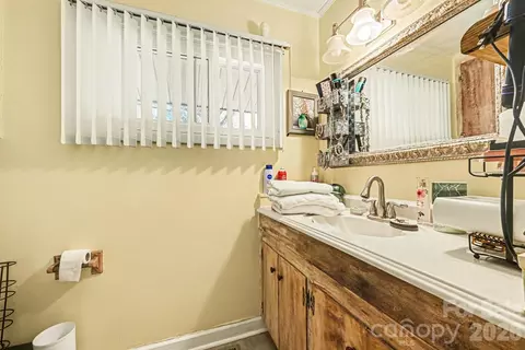 Bath - 1107 Crestfield Dr, Lancaster, SC 29720 photo 2 of 3