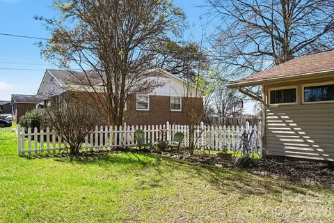 Exterior - 1107 Crestfield Dr, Lancaster, SC 29720 photo 2 of 9