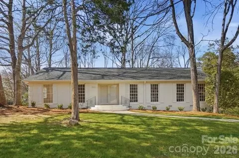 2001 Knickerbocker Dr, Charlotte, NC 28212