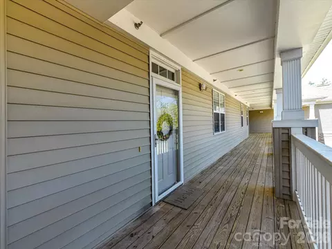 Exterior - 8665 Edinburgh Square Dr, Cornelius, NC 28031 photo 3 of 7
